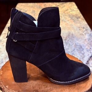 Chinese Laundry “Zip It” black suede ankle boots with block heels. Size 8. NEW